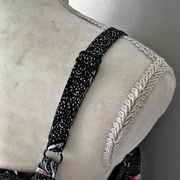 Torrid | Georgette Black Floral Layered Crisscross Cami Tank Sz. 00 - Picture 5 of 7